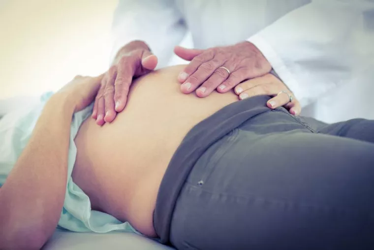 Ostéopathe pour femme enceinte suite à des douleurs abdominales, Neuville-sur-Saône, CI Ostéopathie