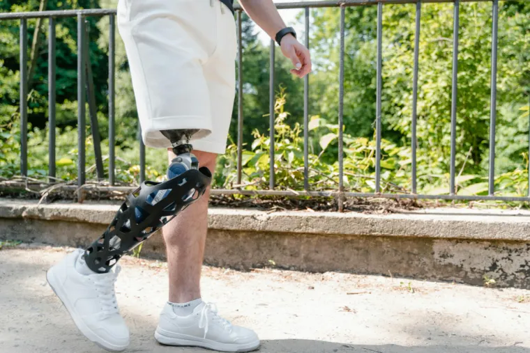 Prise en charge ostéopathie et kinésithérapie après pose de prothèse, CI Ostéopathie ostéopathe à Civrieux en Dombes, Ostéopathe à Saint André de Corcy, Ostéopathe à Trévoux, Ostéopathe à Neuville sur saône 