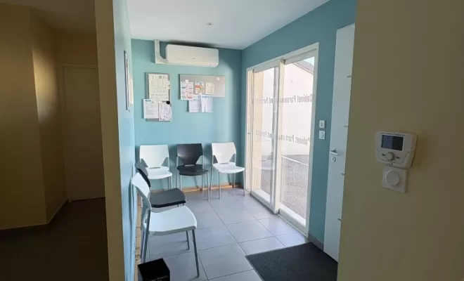 Salle d'attente, Cabinet d'ostéopathie de Civrieux en Dombes, Neuville-sur-Saône, CI Ostéopathie